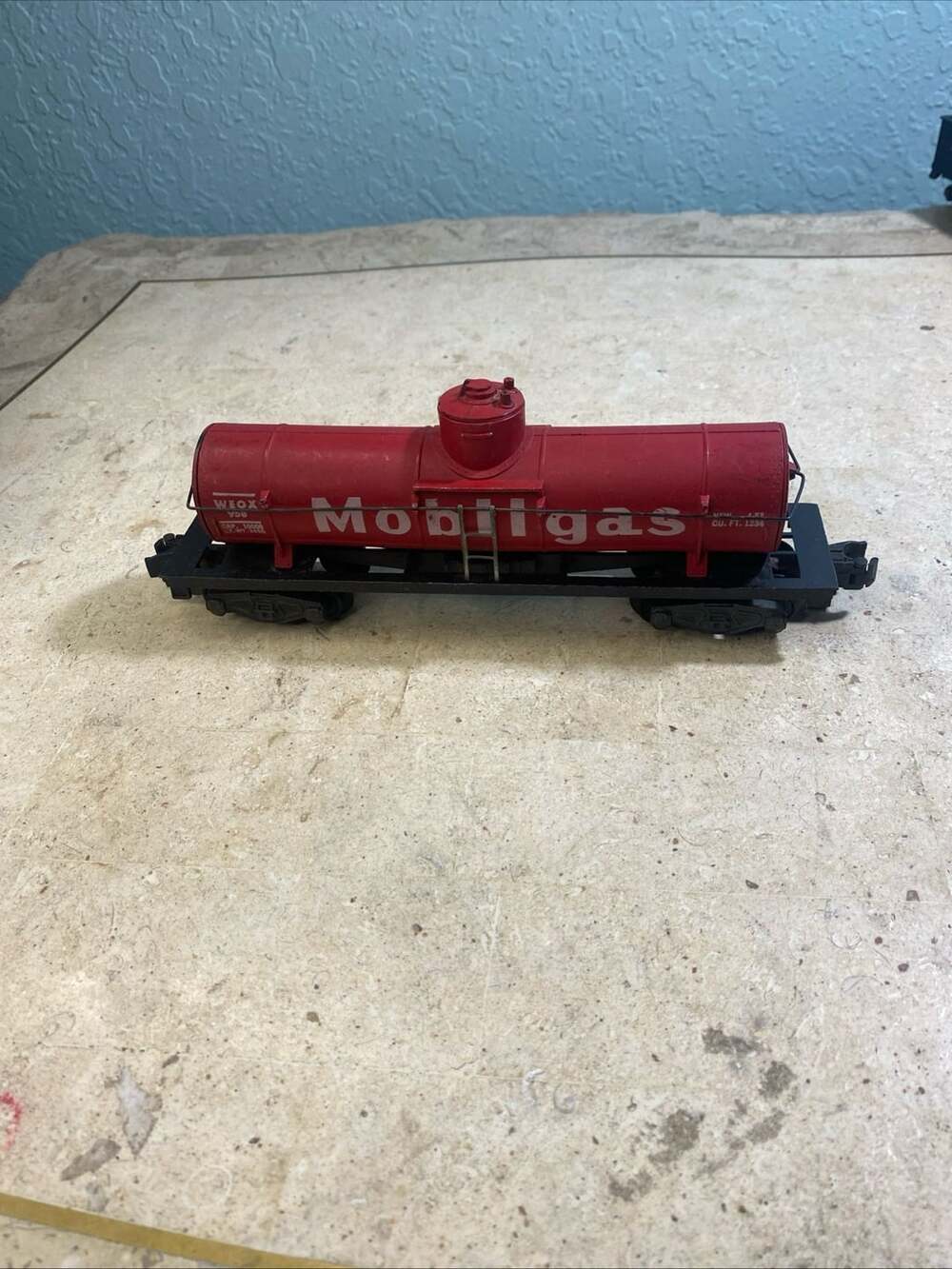 American Flyer Mobilgas Single Dome Tank Car Red